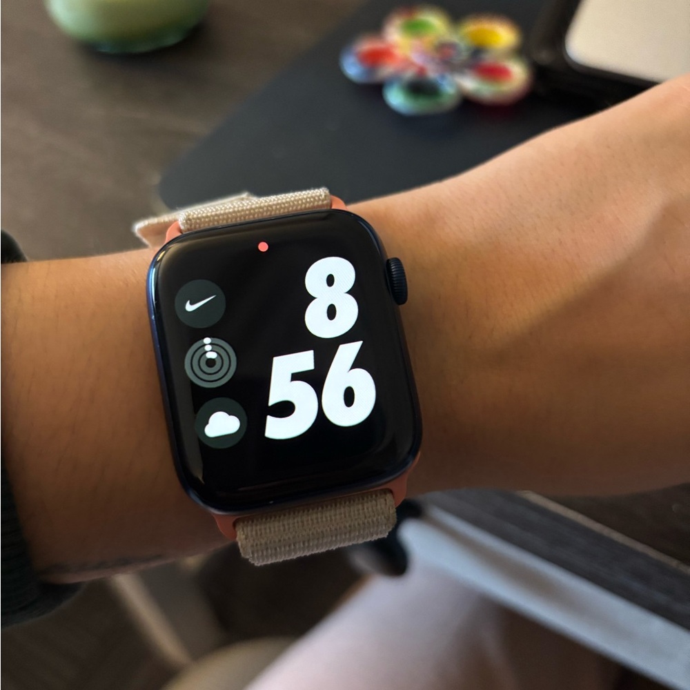Apple Watch Series 6 (LTE + GPS)